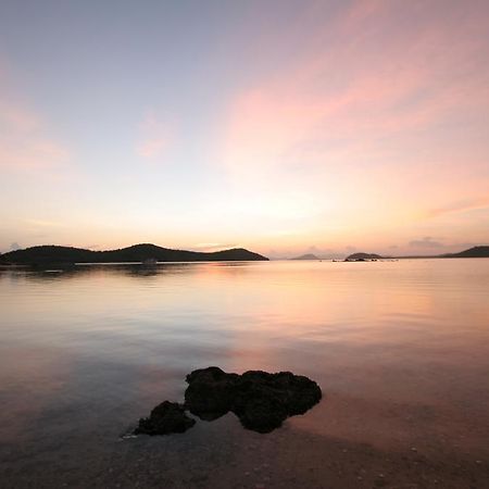 Coral Bay Beach And Dive Resort Бусуанга Экстерьер фото