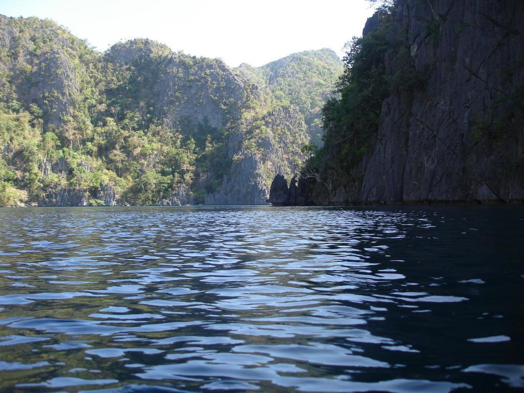 Coral Bay Beach And Dive Resort Бусуанга Экстерьер фото